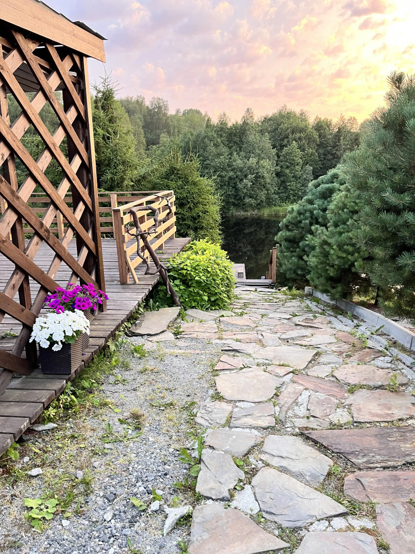 Частный дом у реки 1