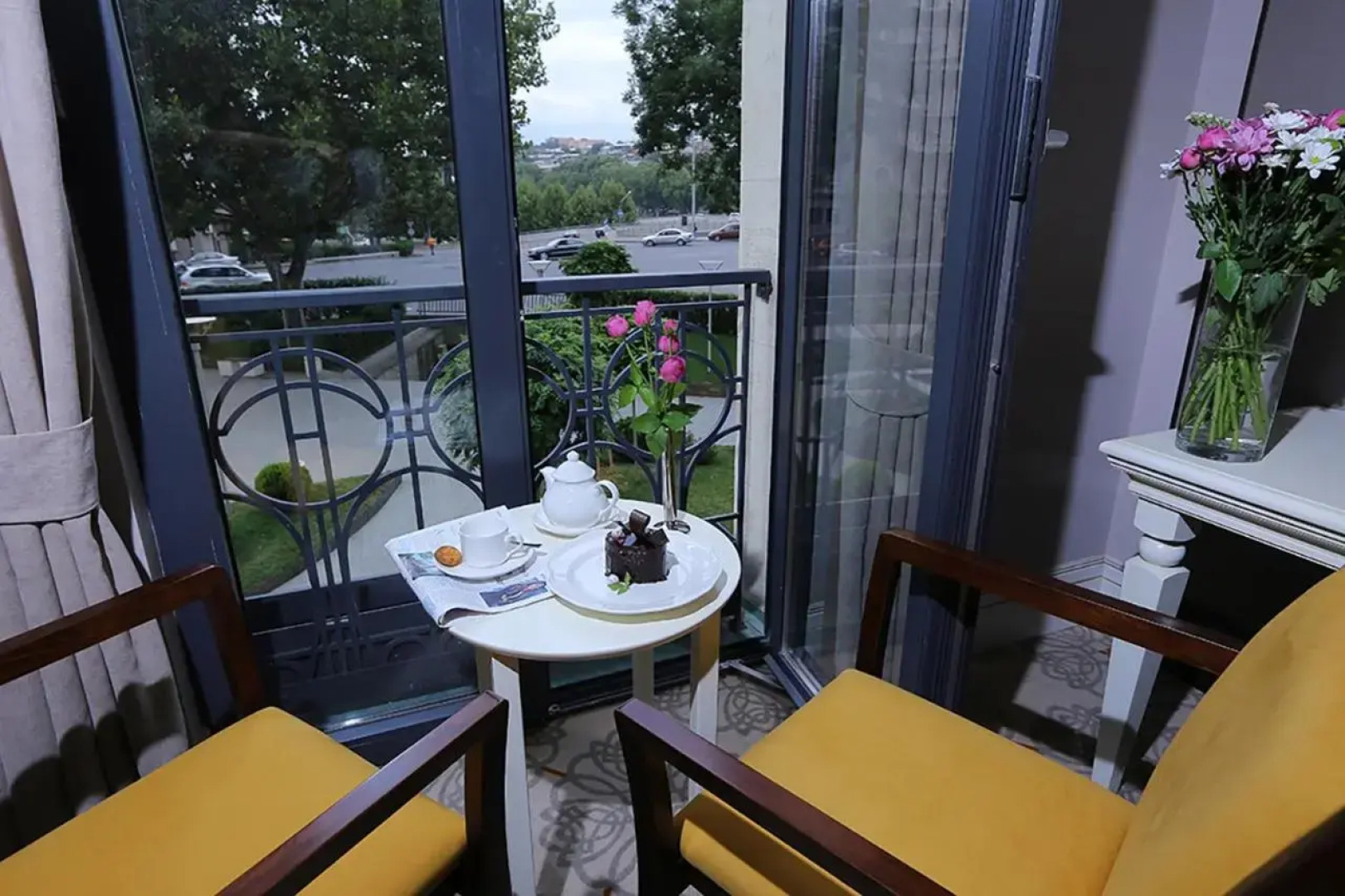 Отель Ambassadori Hotel Tbilisi