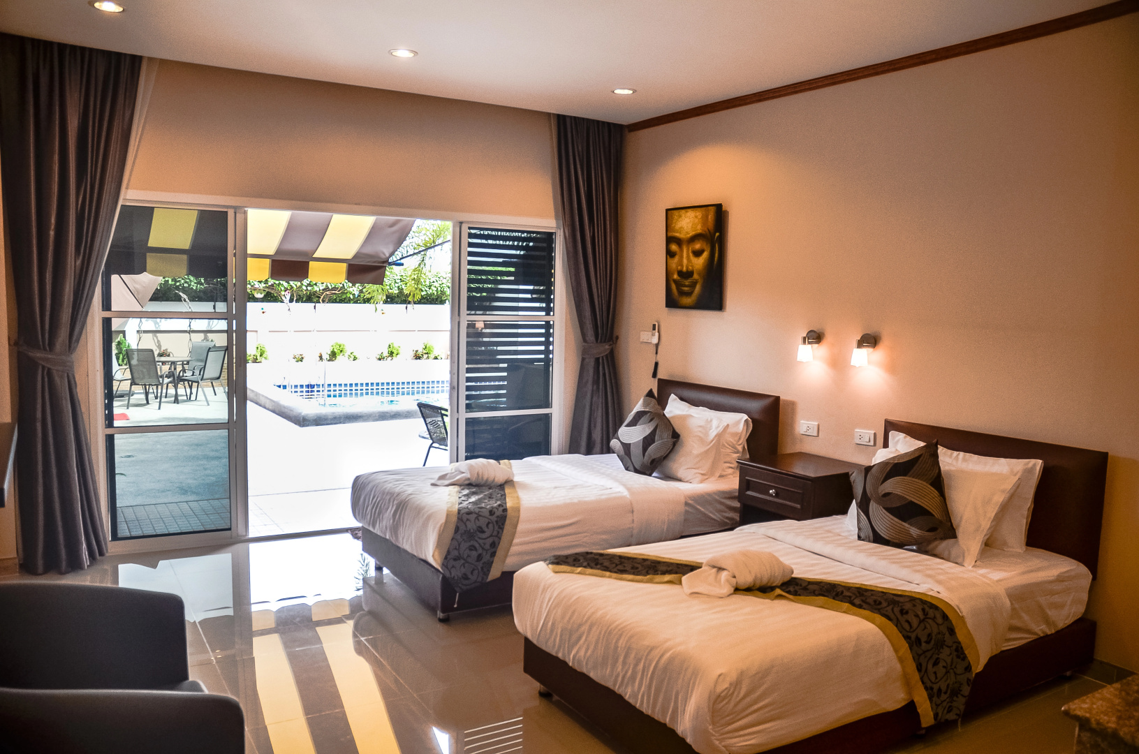 Отель 4 Palms Resort