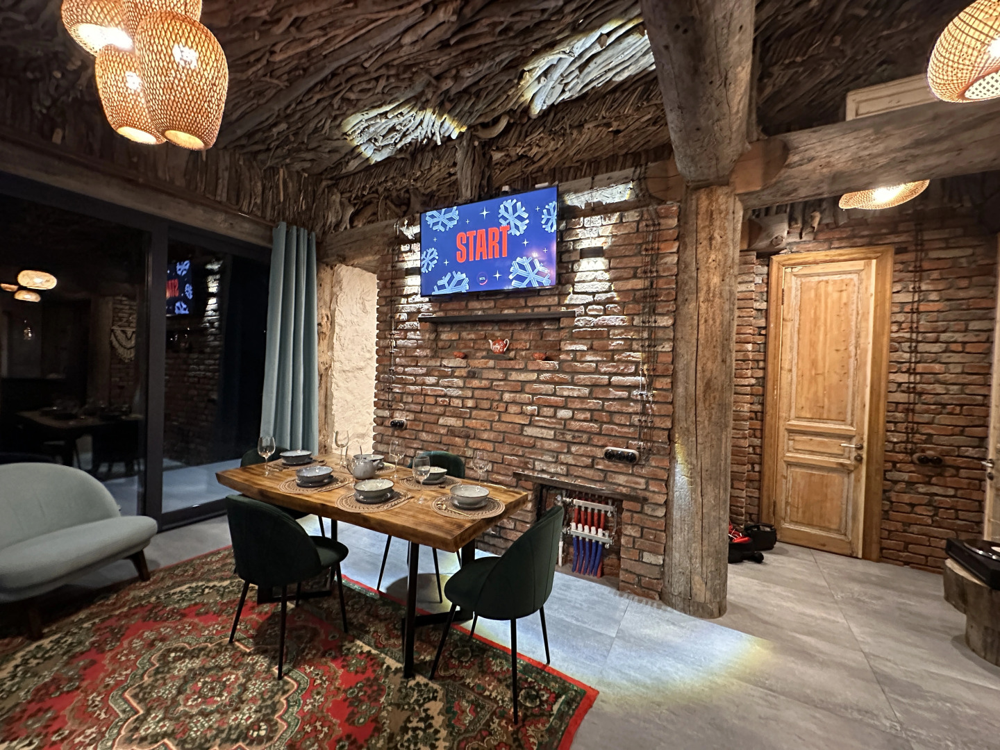 Частный дом гнѣздо с камином и двумя спальнями