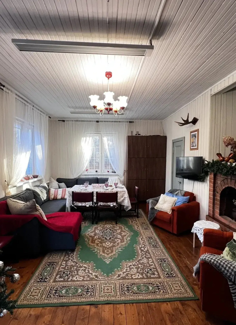 Частный дом четырехкомнатная дача 120 м²