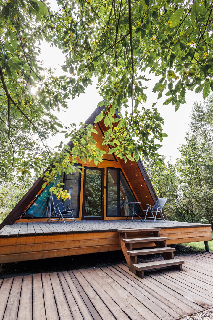 Частный дом А-фрейм для отдыха в дубовом лесу