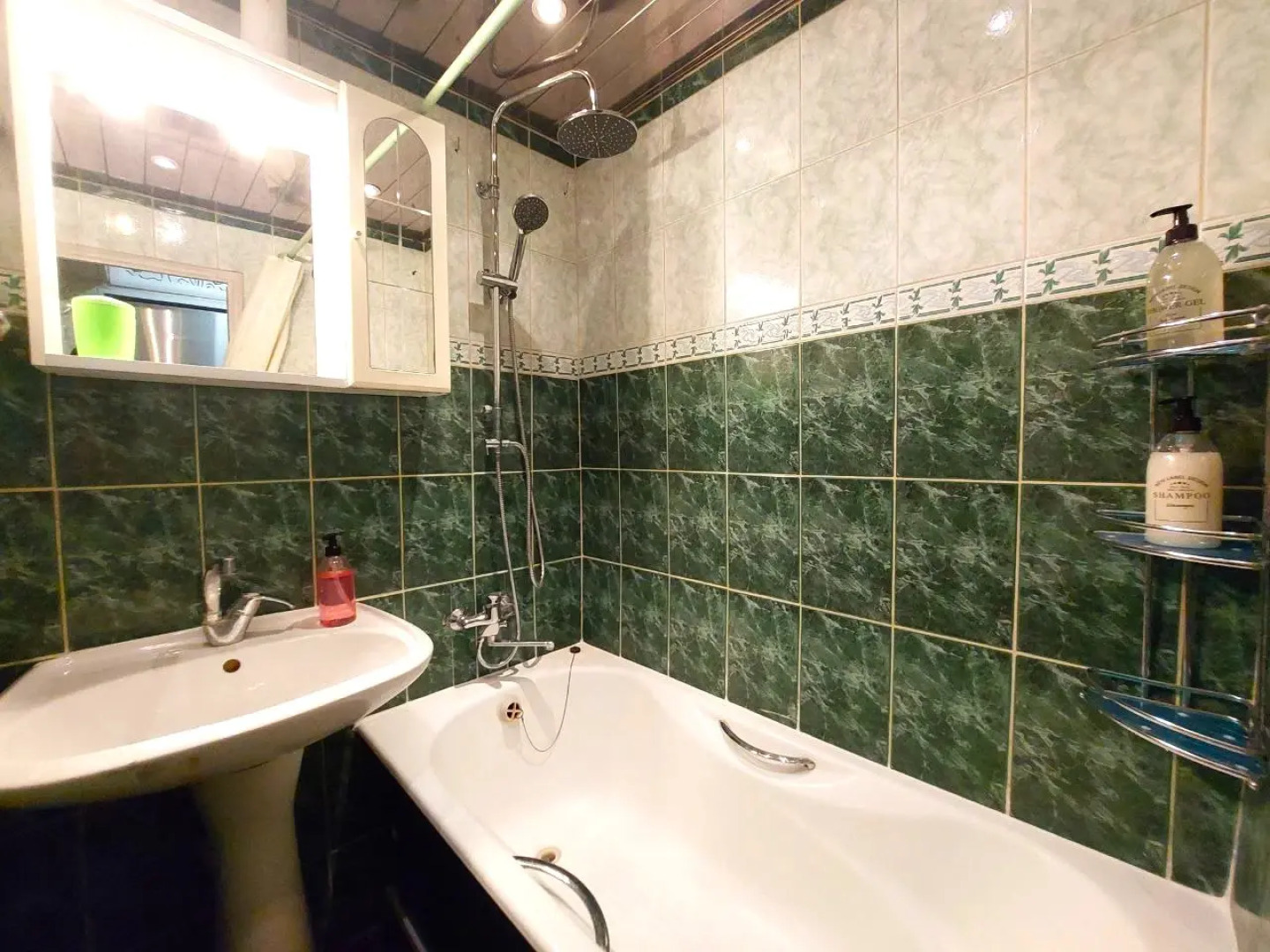 Квартира Трехкомнатная Недалеко от Метро Пражская