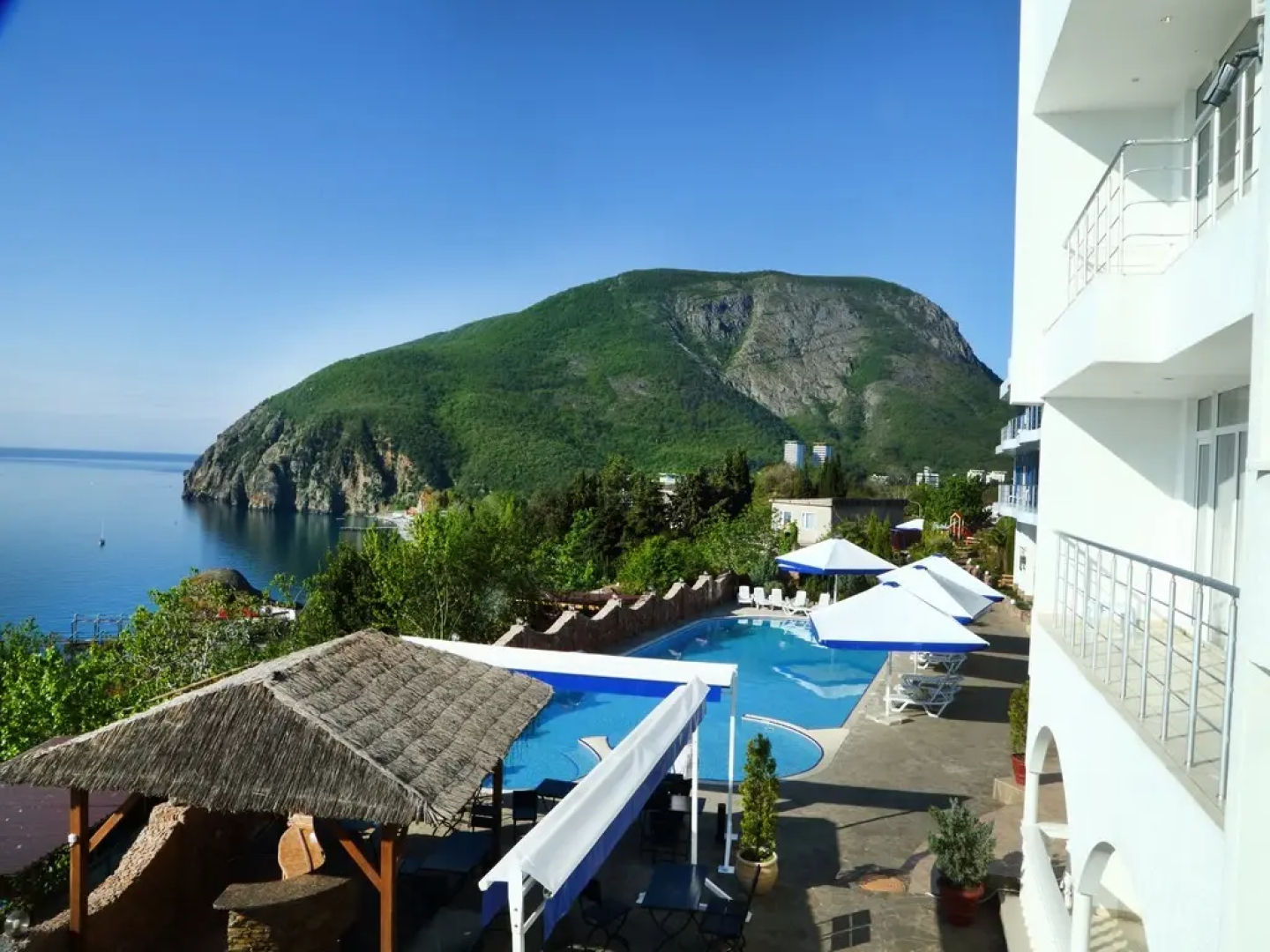 Отель Мажестик