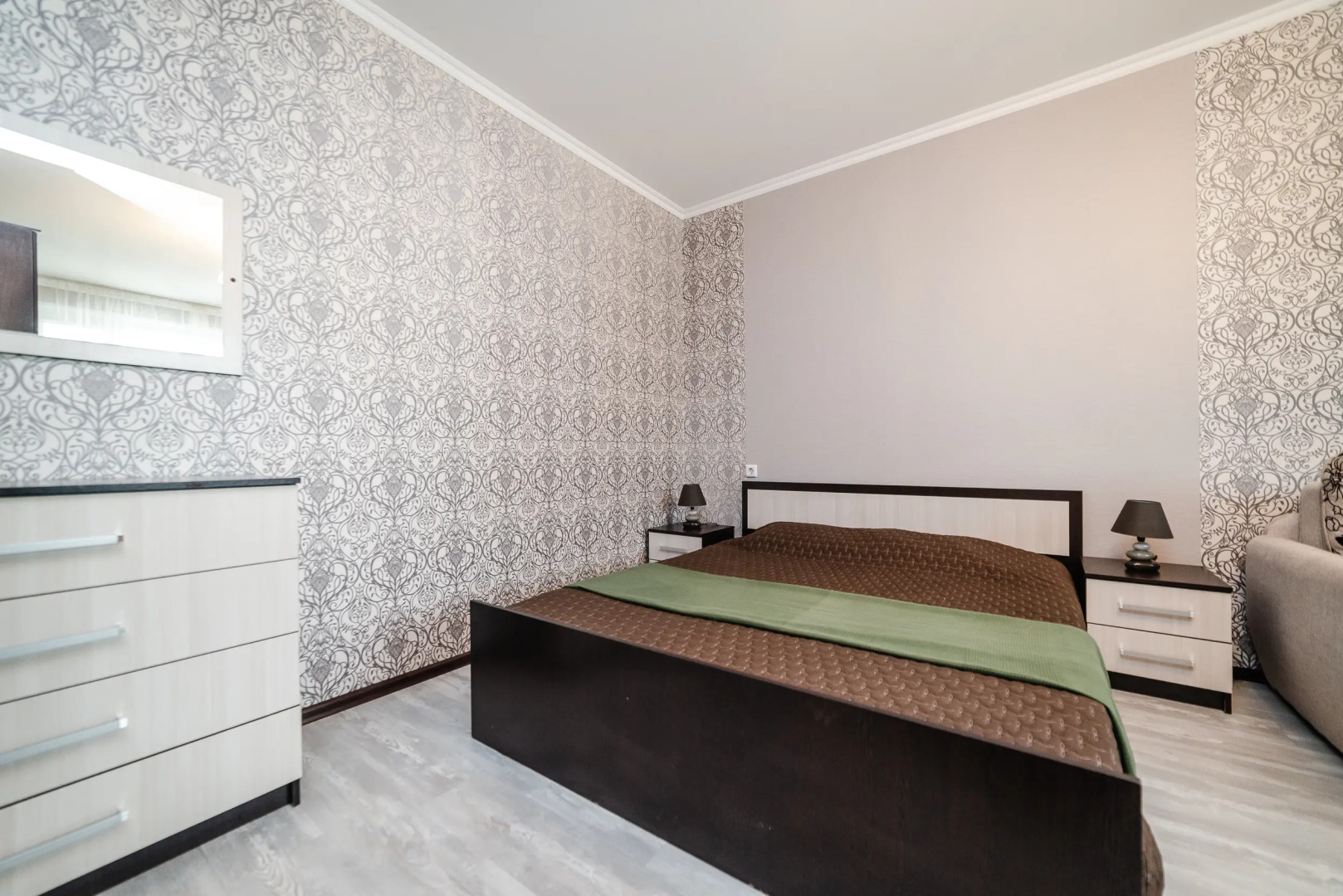 Апартаменты у метро с видом на писательский городок