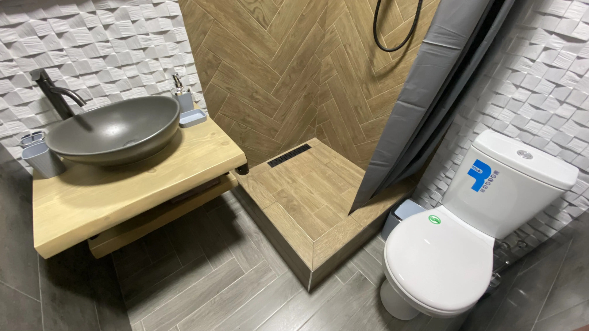 Апартаменты студия ВИП 4 Дворик Друзей