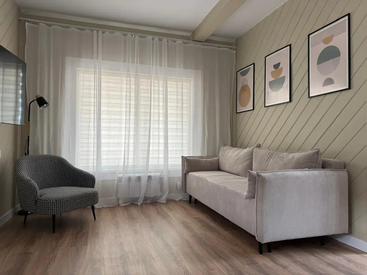 Частный дом с новым дизайнерским ремонтом и мебелью