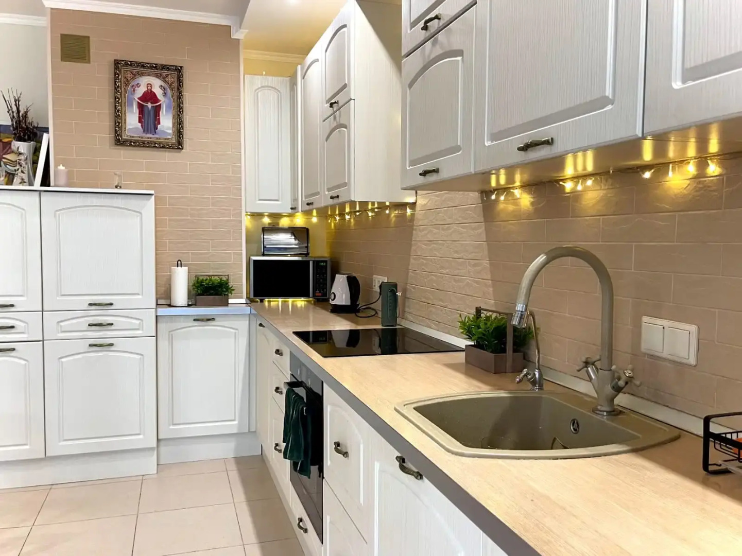 Квартира Евротрёшка Семейная с Видом на Лавру с Четырьмя Раздельными Кроватями