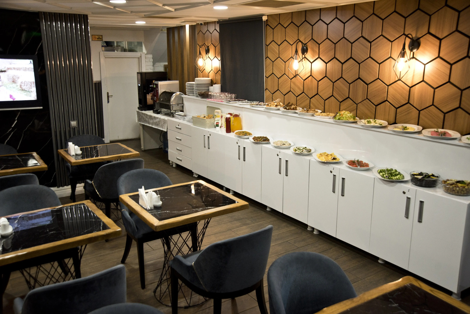 Nova City Hotel
