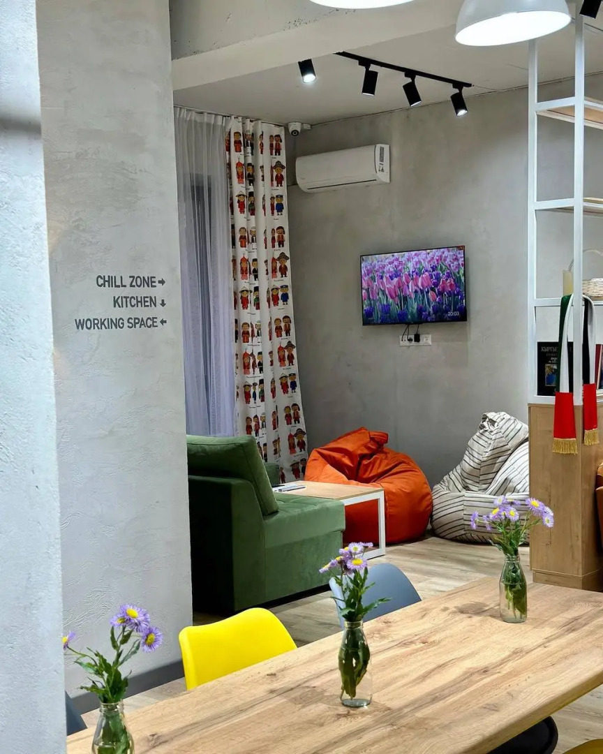 Хостел izzzi hostel Bishkek