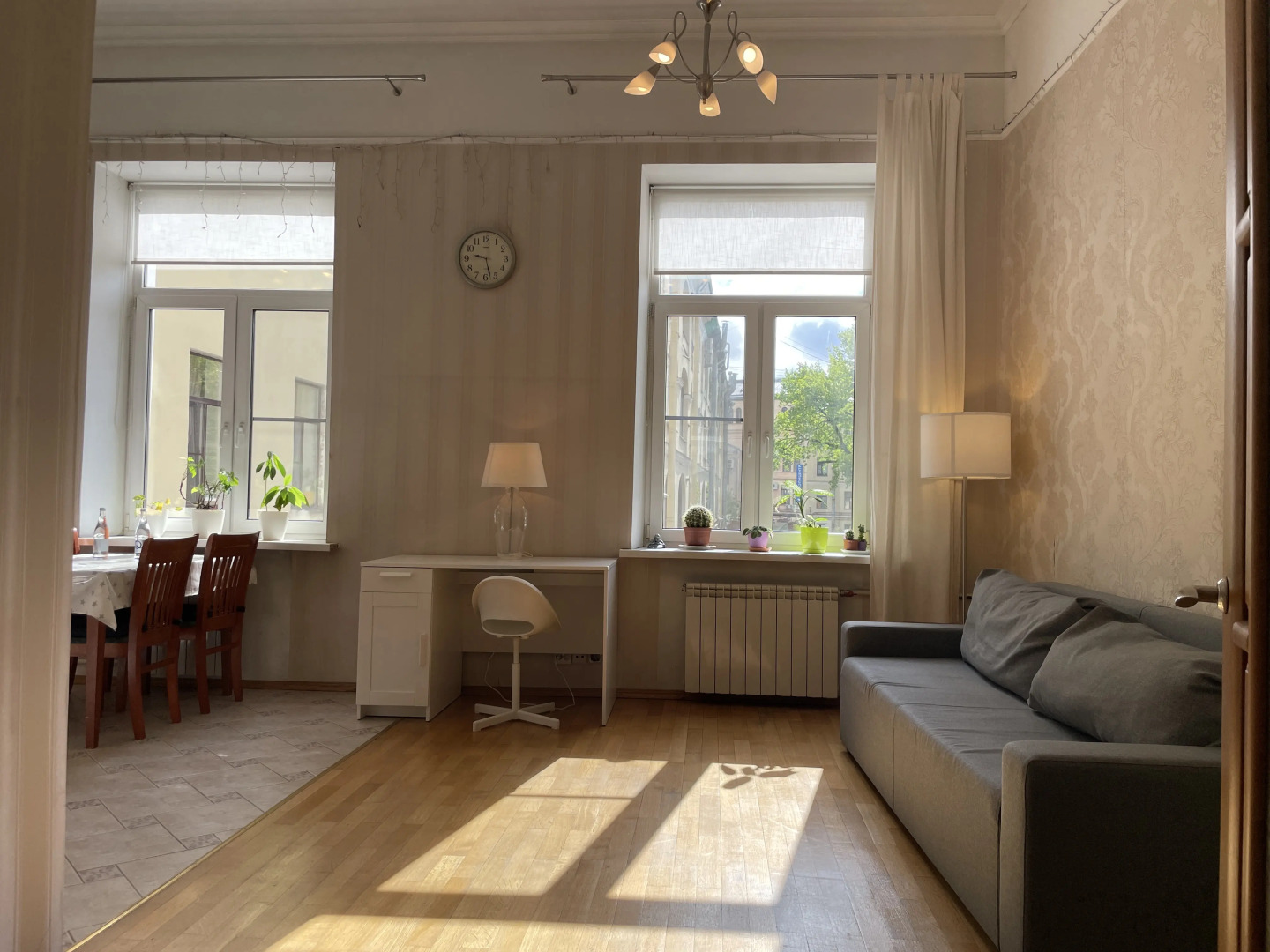 Апартаменты у Казанского Собора и Дома Зингера