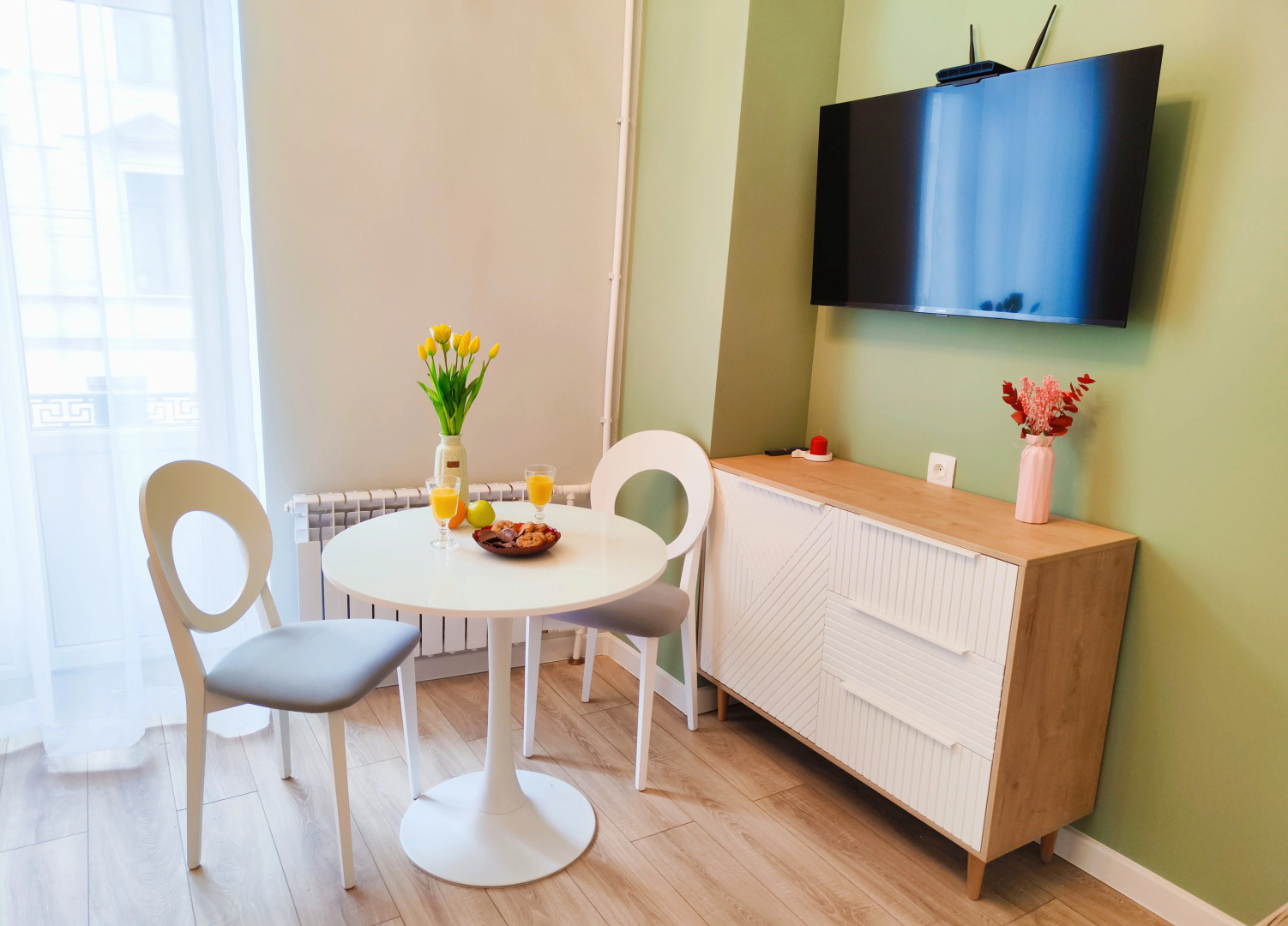 Апартаменты с балконом и камином