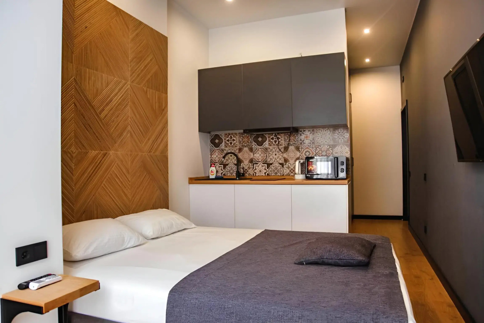 Апартаменты Дизайнерские в Центре Сочи с Панорамным Окном