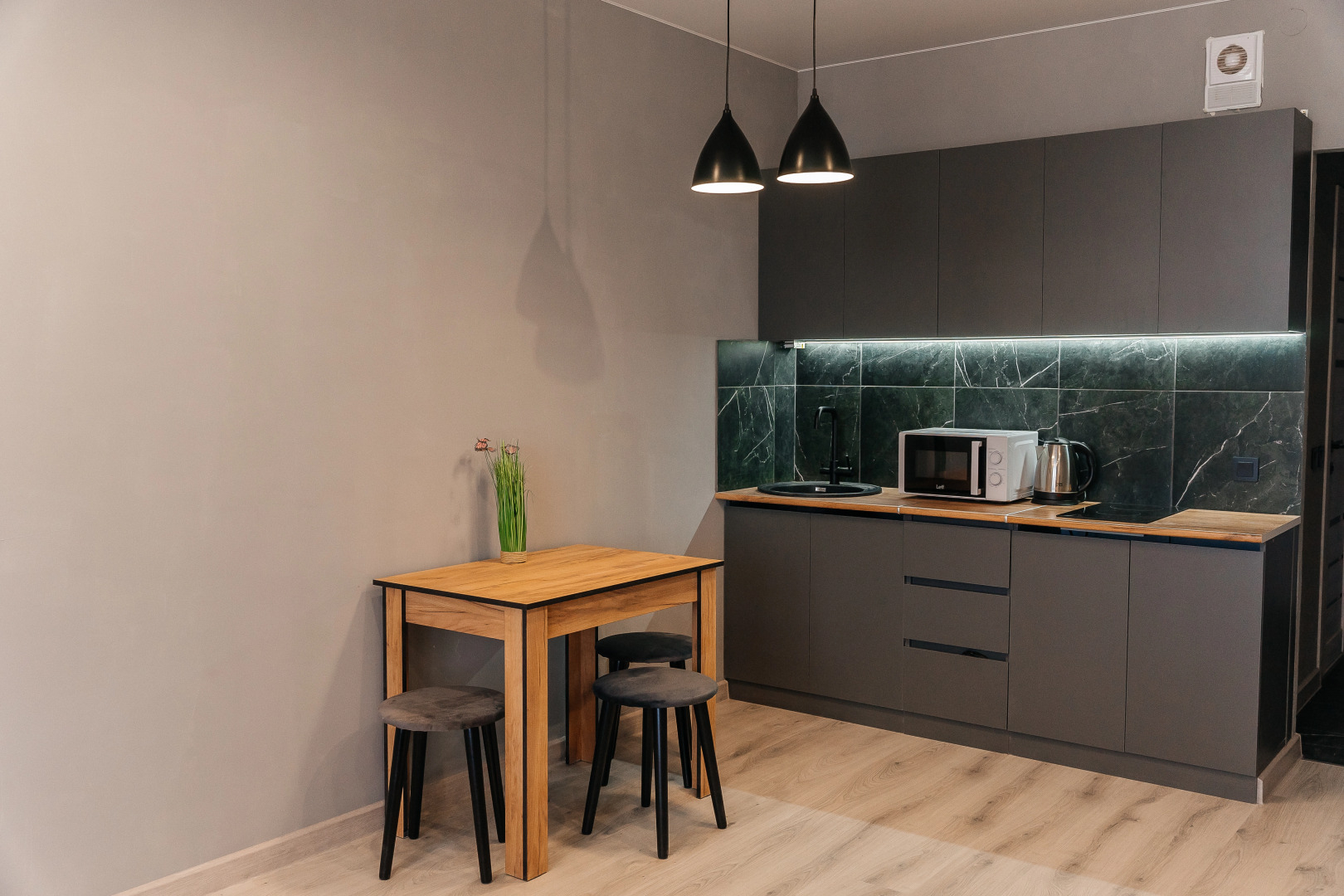 Квартира Стильная Студия с Джакузи Рядом с ЖД Вокзалом