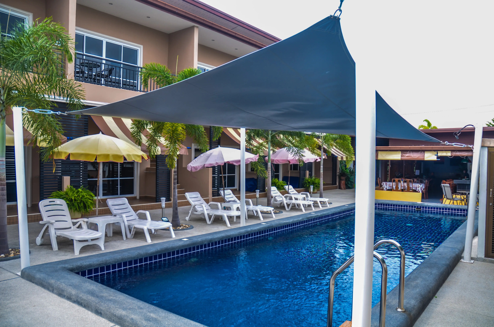 Отель 4 Palms Resort