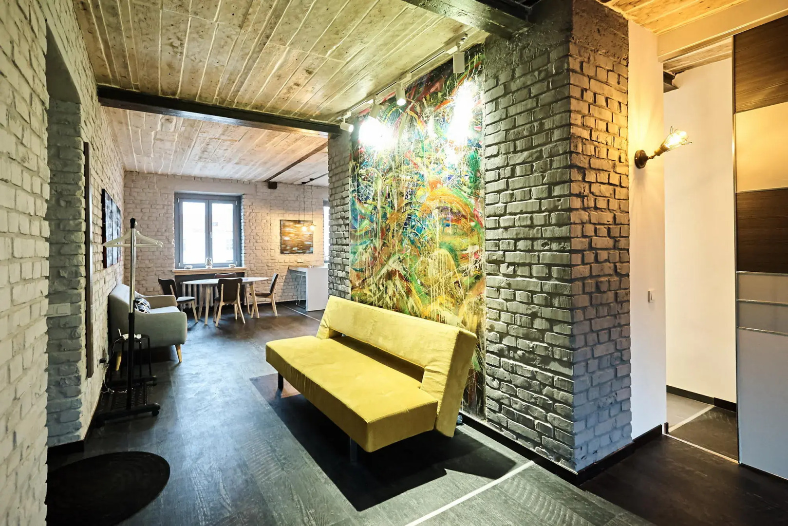 Апартаменты Loft In The Center