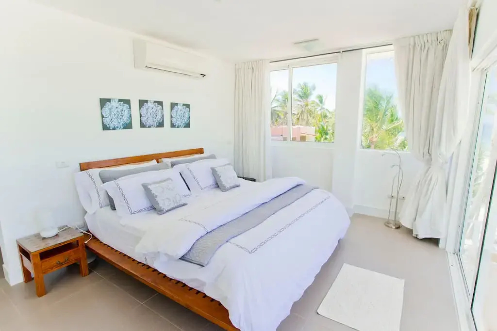 Апартаменты Stunning Ocean View Unique Beach
