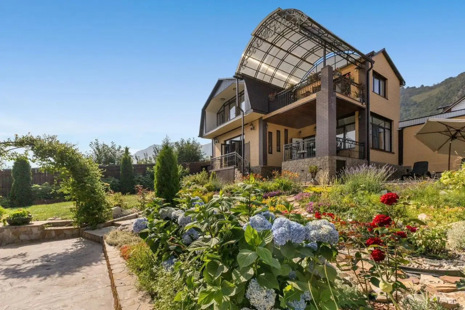 Частный дом Райский уголок среди гор и альпийских лугов