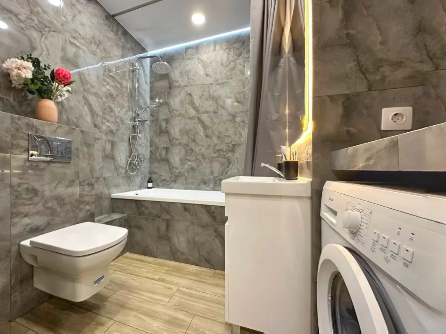 Апартаменты Комфортная возле МВДЦ Сибирь 1