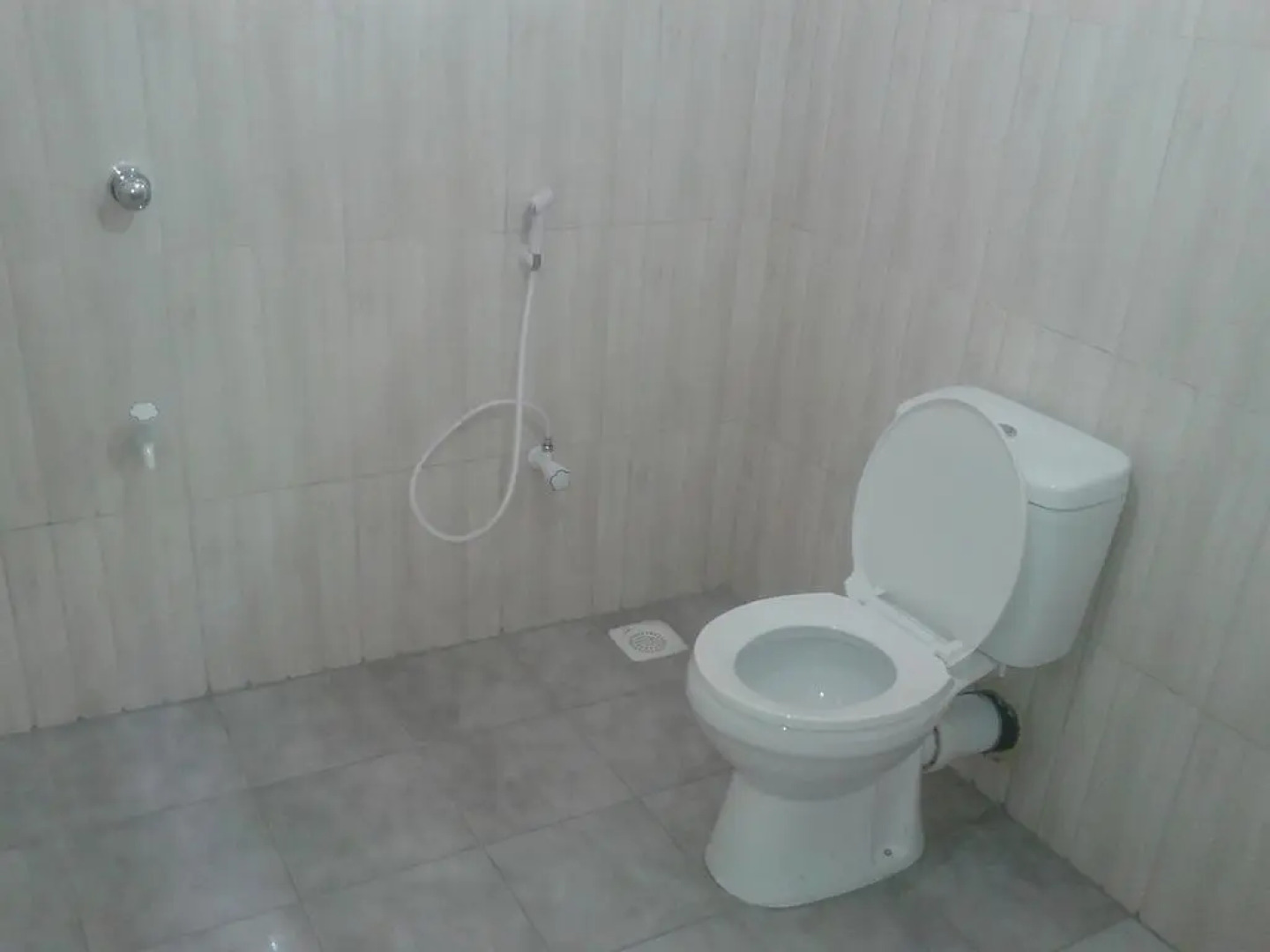 Отель The Lake Breeze