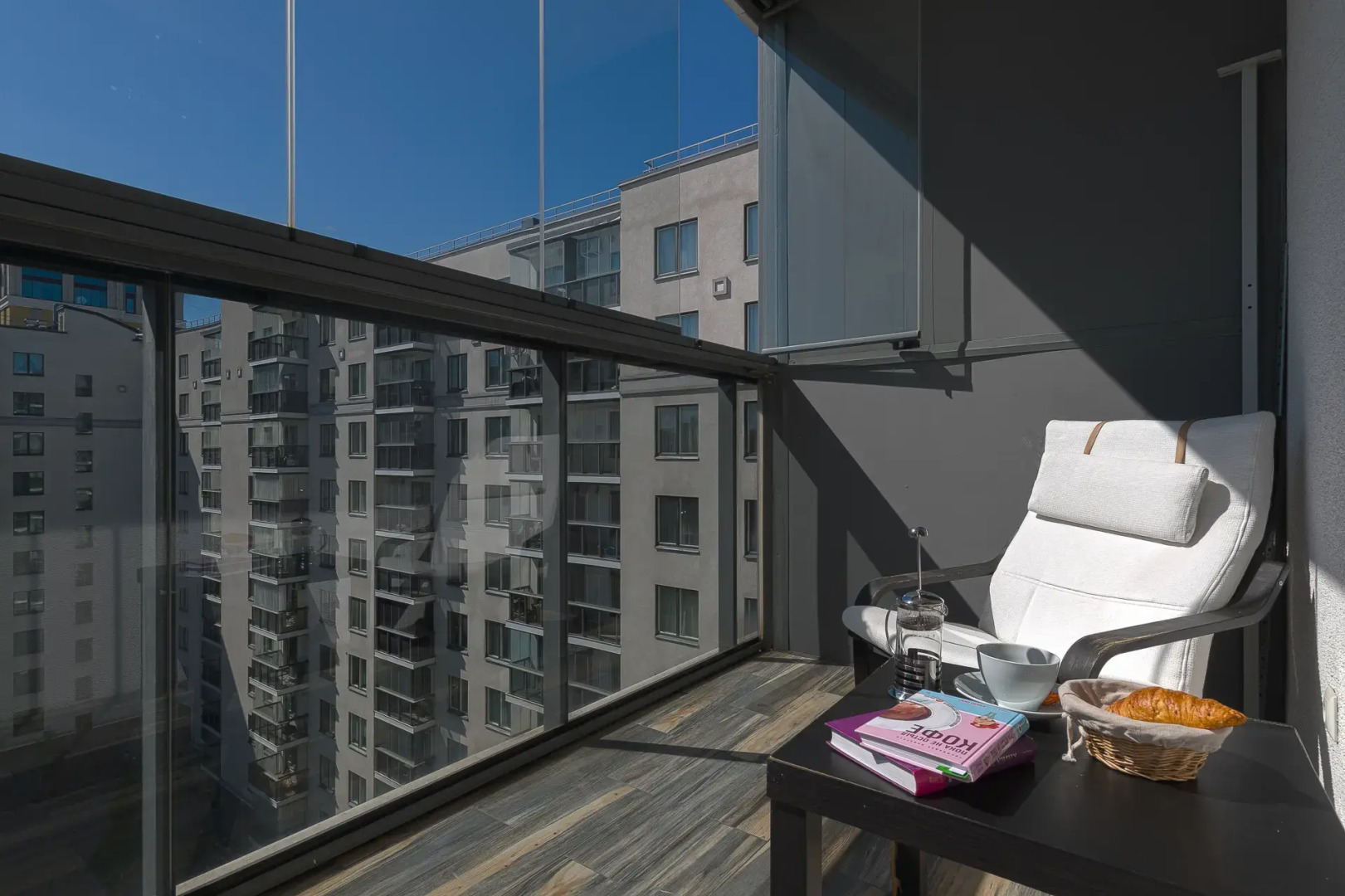 Квартира Лиловая студия на набережной Обводного канала