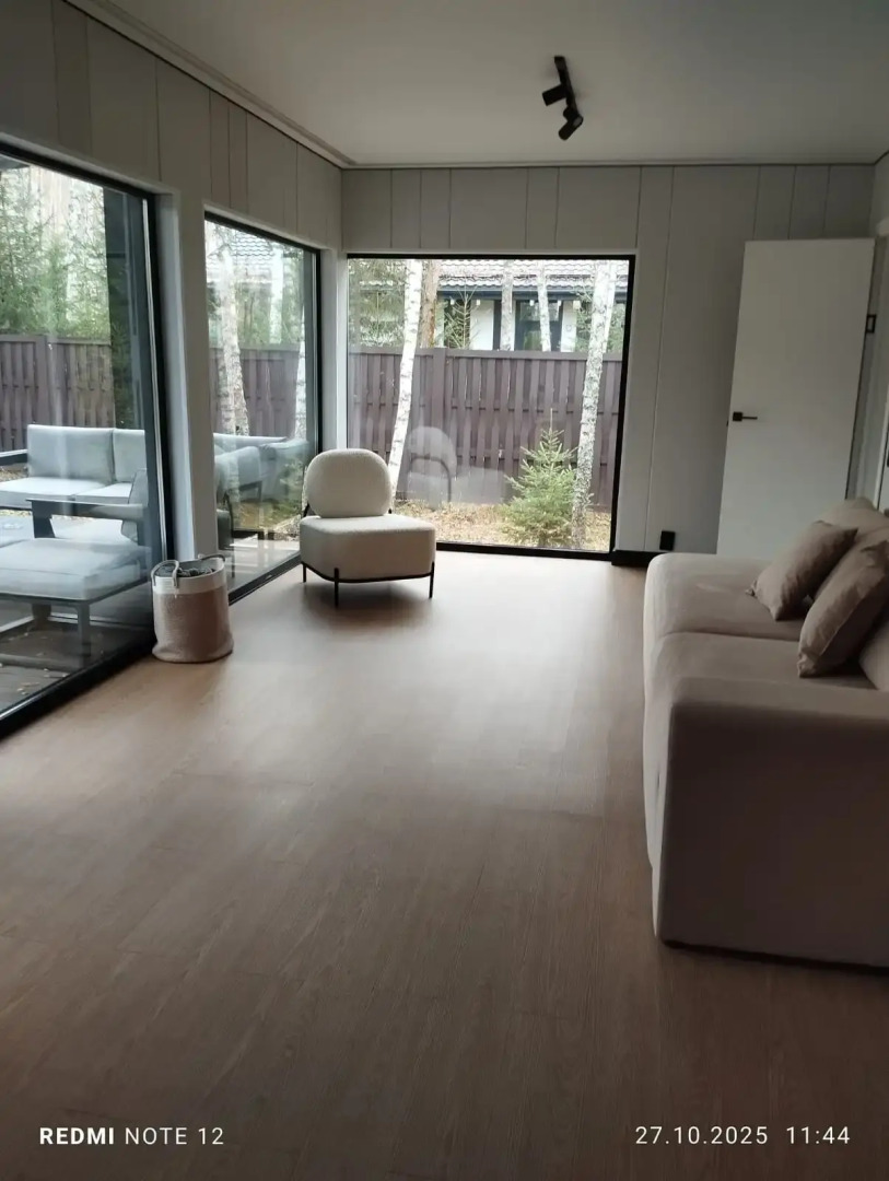 Частный дом в окружении леса с сауной