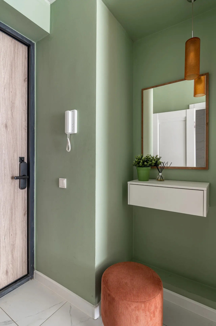 Студия у Метро Космонавтов