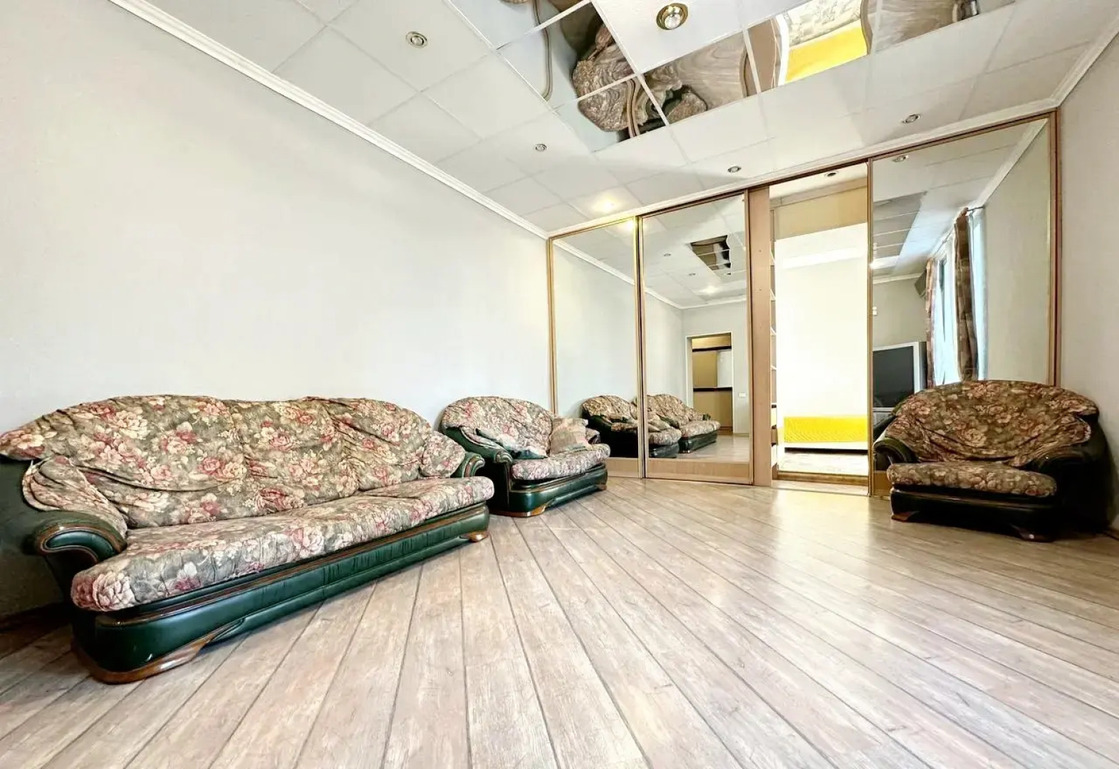 Квартира Четырехкомнатная в Центре на Островского