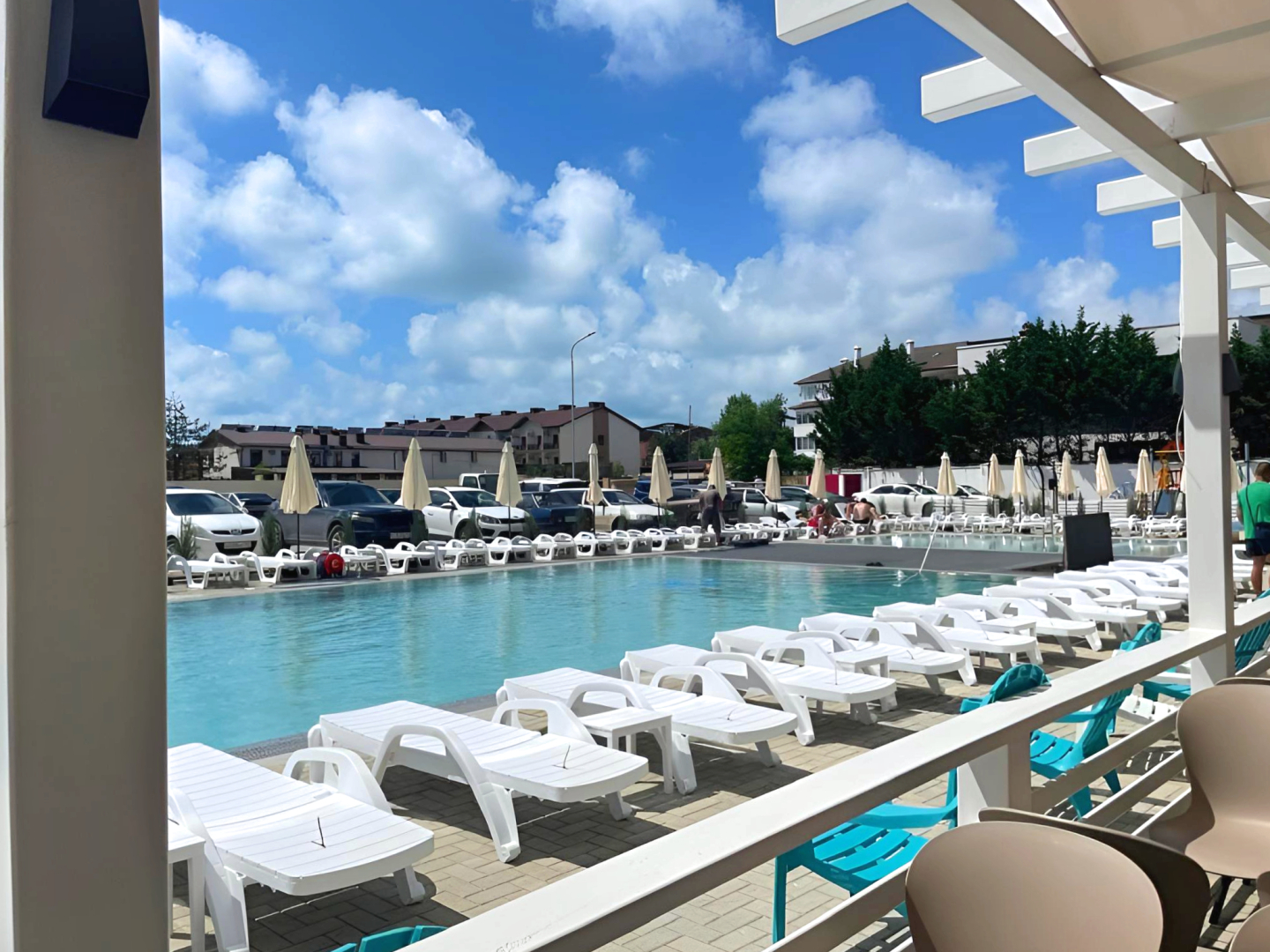 Апартаменты с бассейном с видом на море