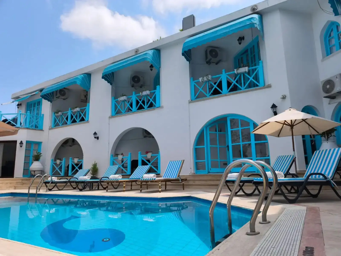 Bellapais Abbey Hotel