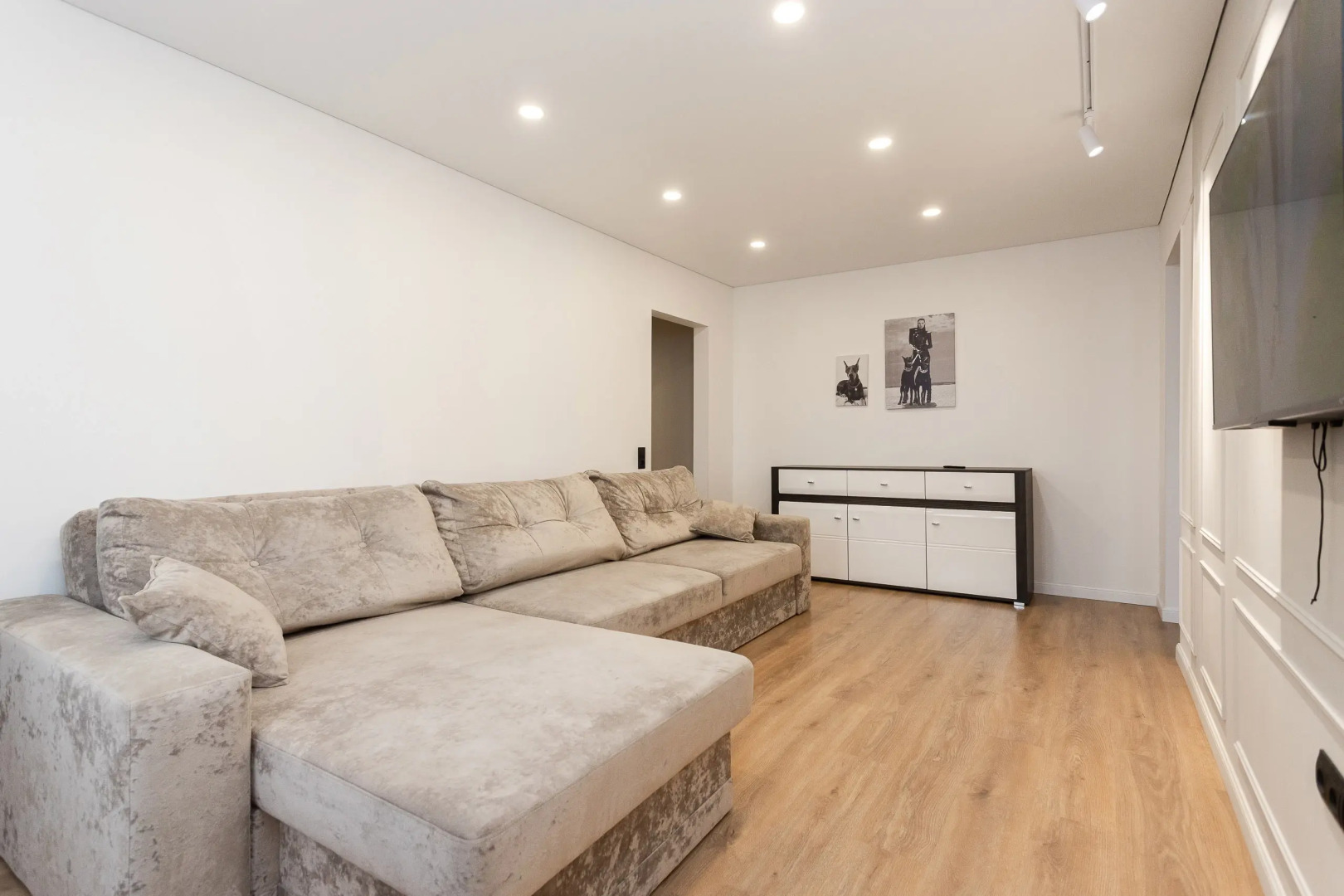 Квартира уютная трехкомнатная с двумя балконами рядом с островом Канта