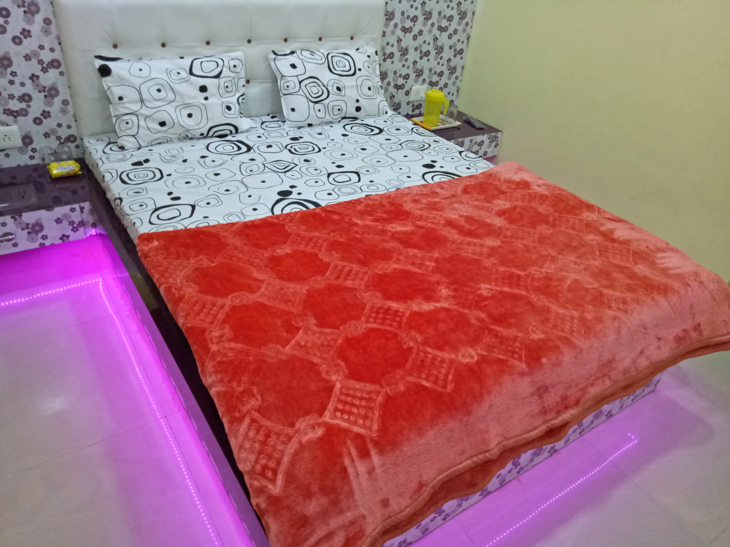 Отель Radha Krishna