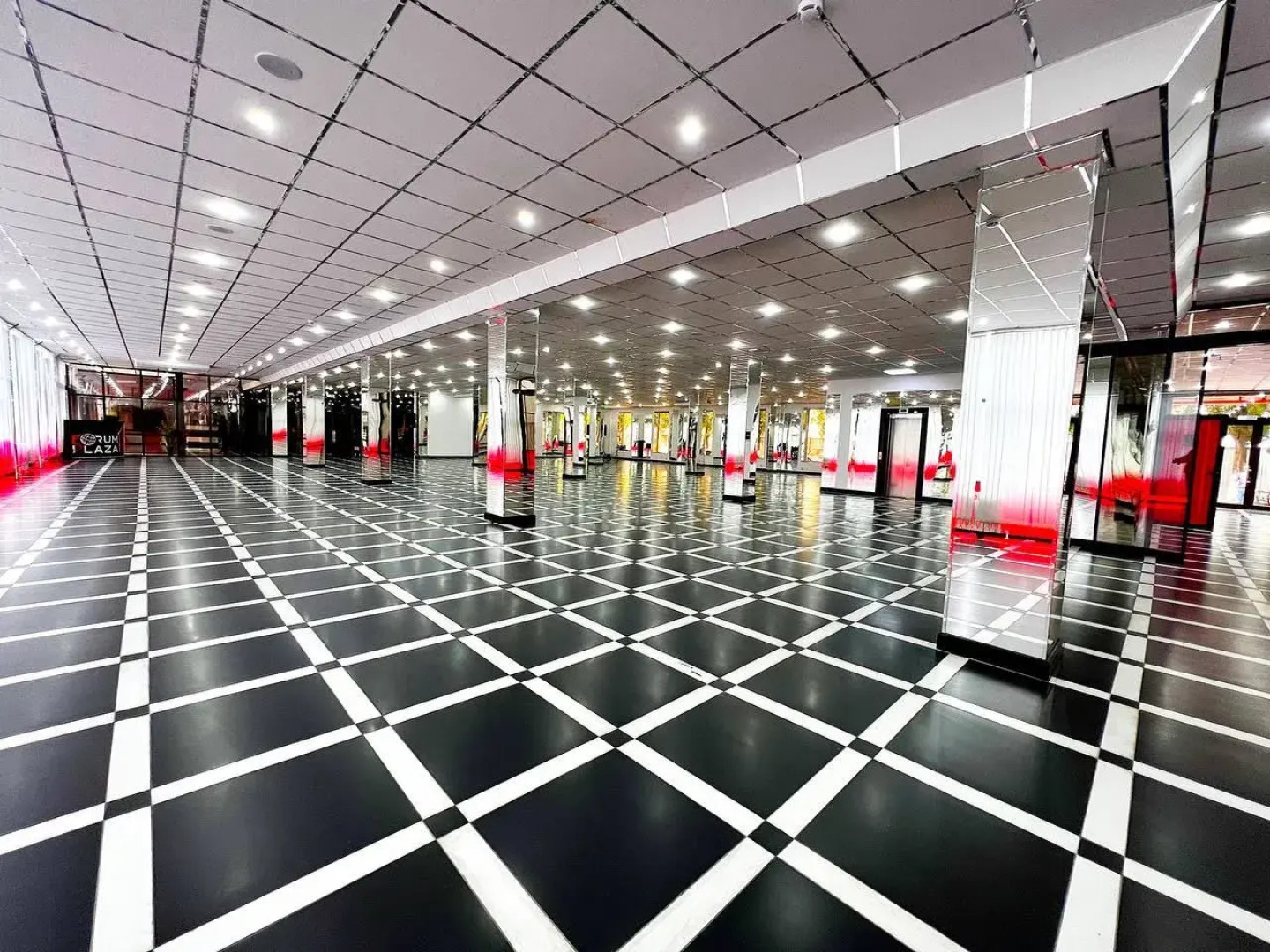 Отель Forum Plaza