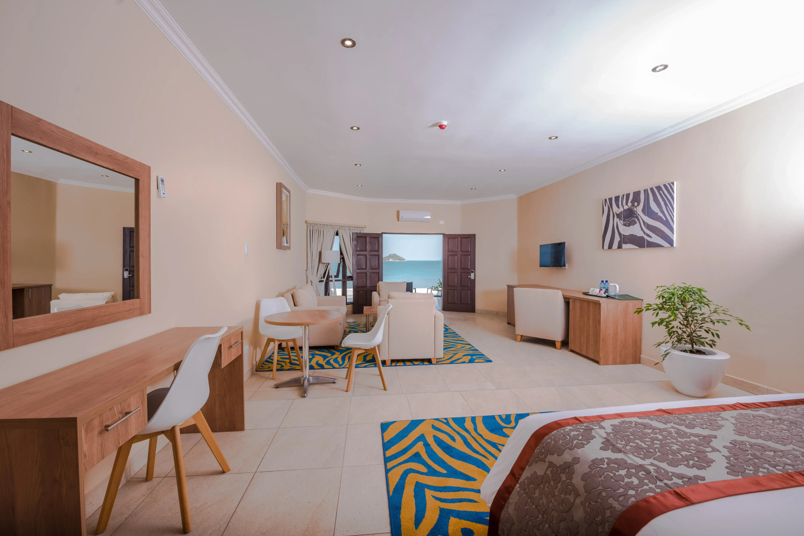 Отель Sunbird Livingstonia Beach