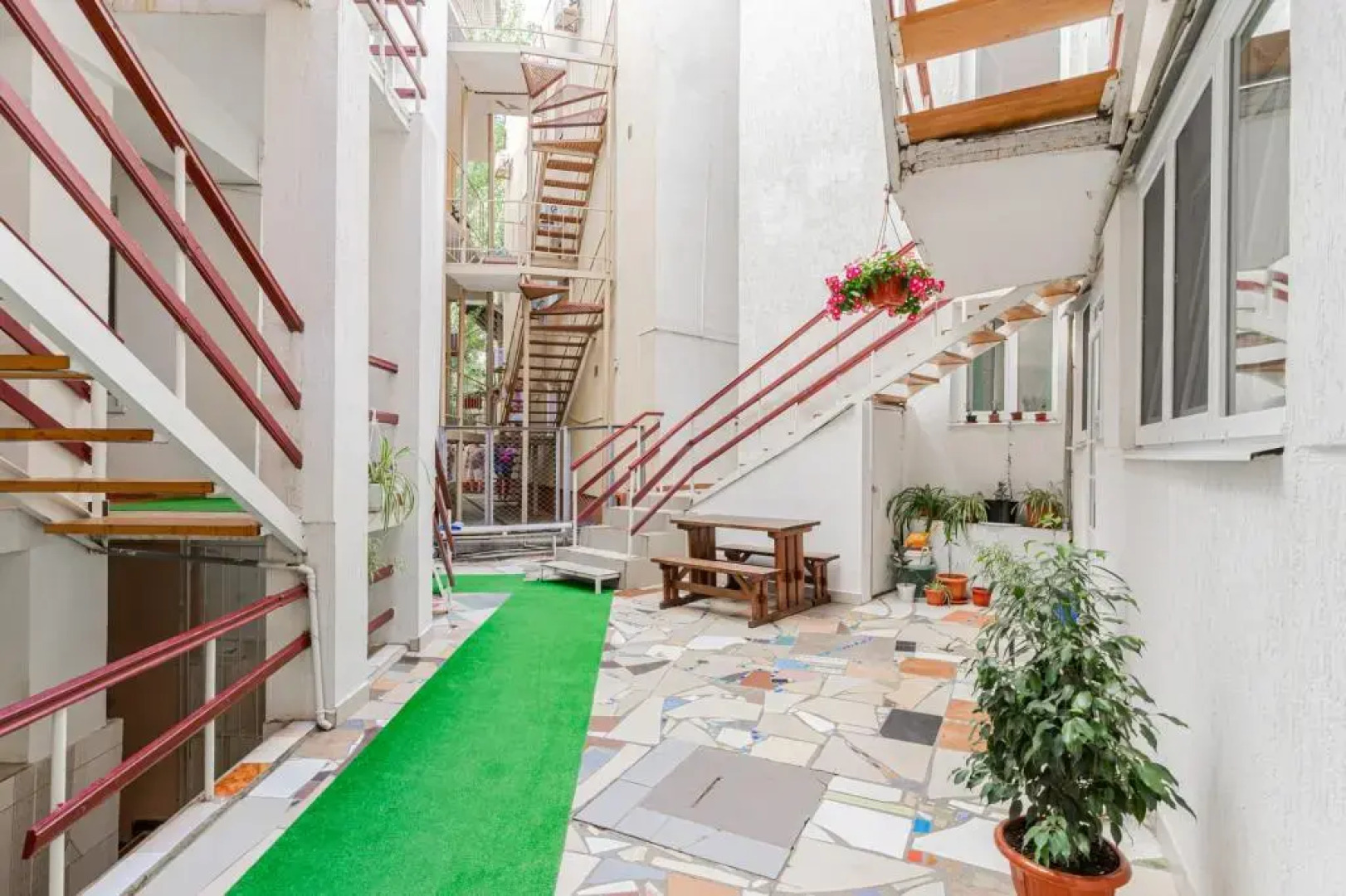 Отель Белый