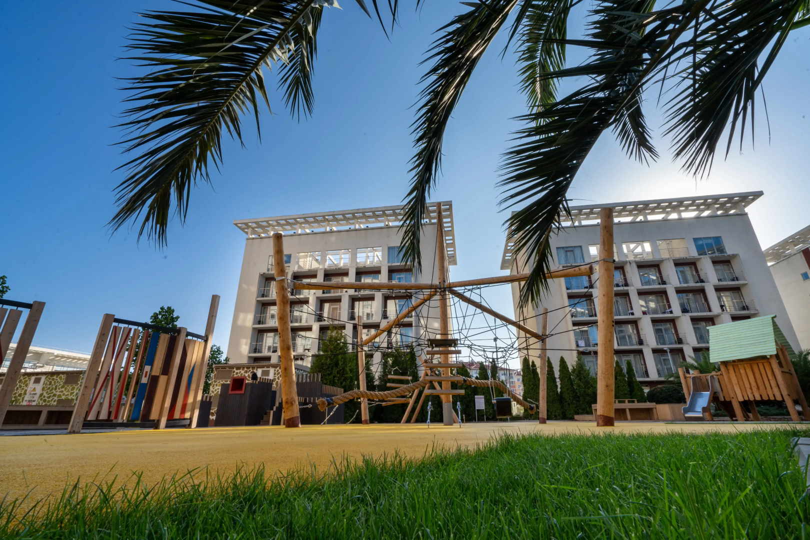 Отель Bridge Family