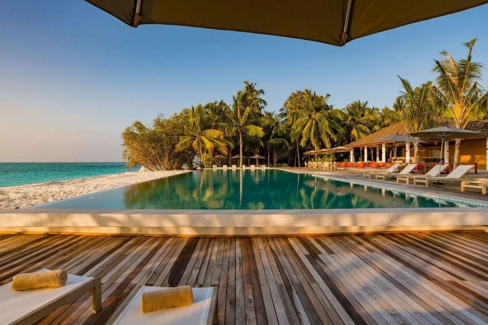 Курортный Отель Fiyavalhu Resort Maldives