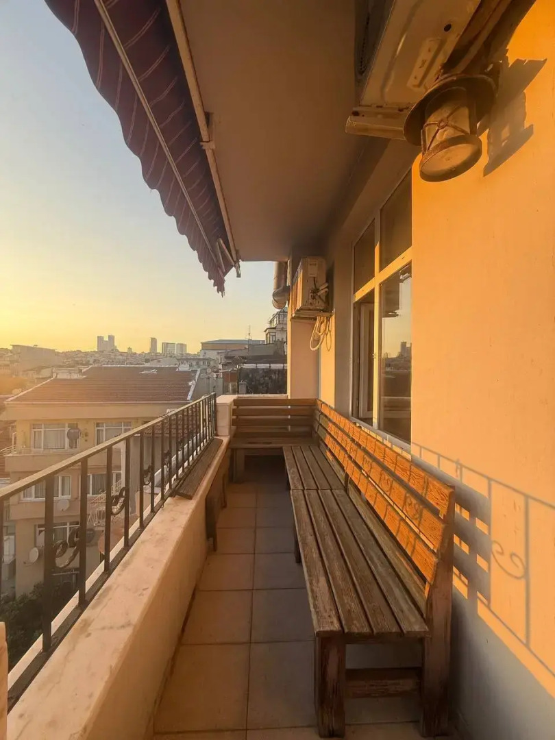 Апартаменты 3BR Flat Old Style 4AC Terrace, Metro