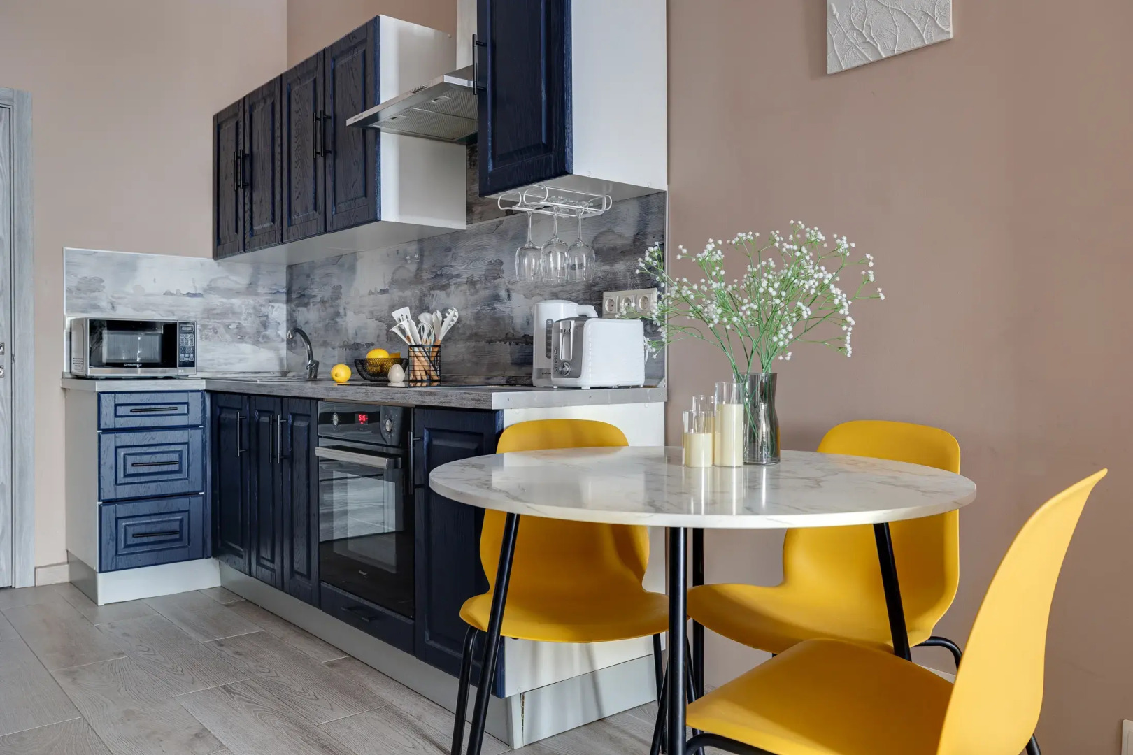 Апартаменты  Happy People рядом с трассой М-4 и в доме с Термы Видное