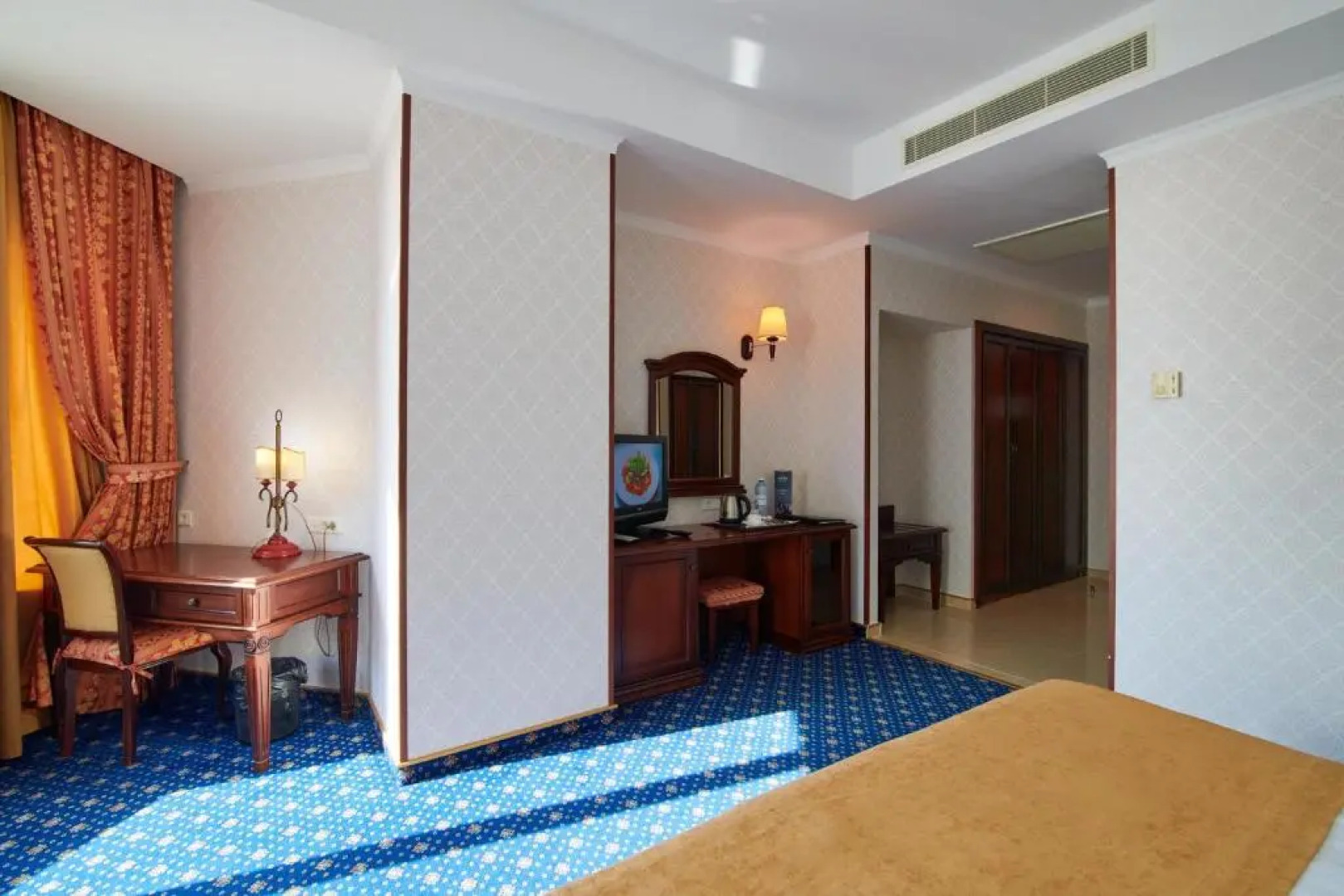 Отель Grand Hotel Victory