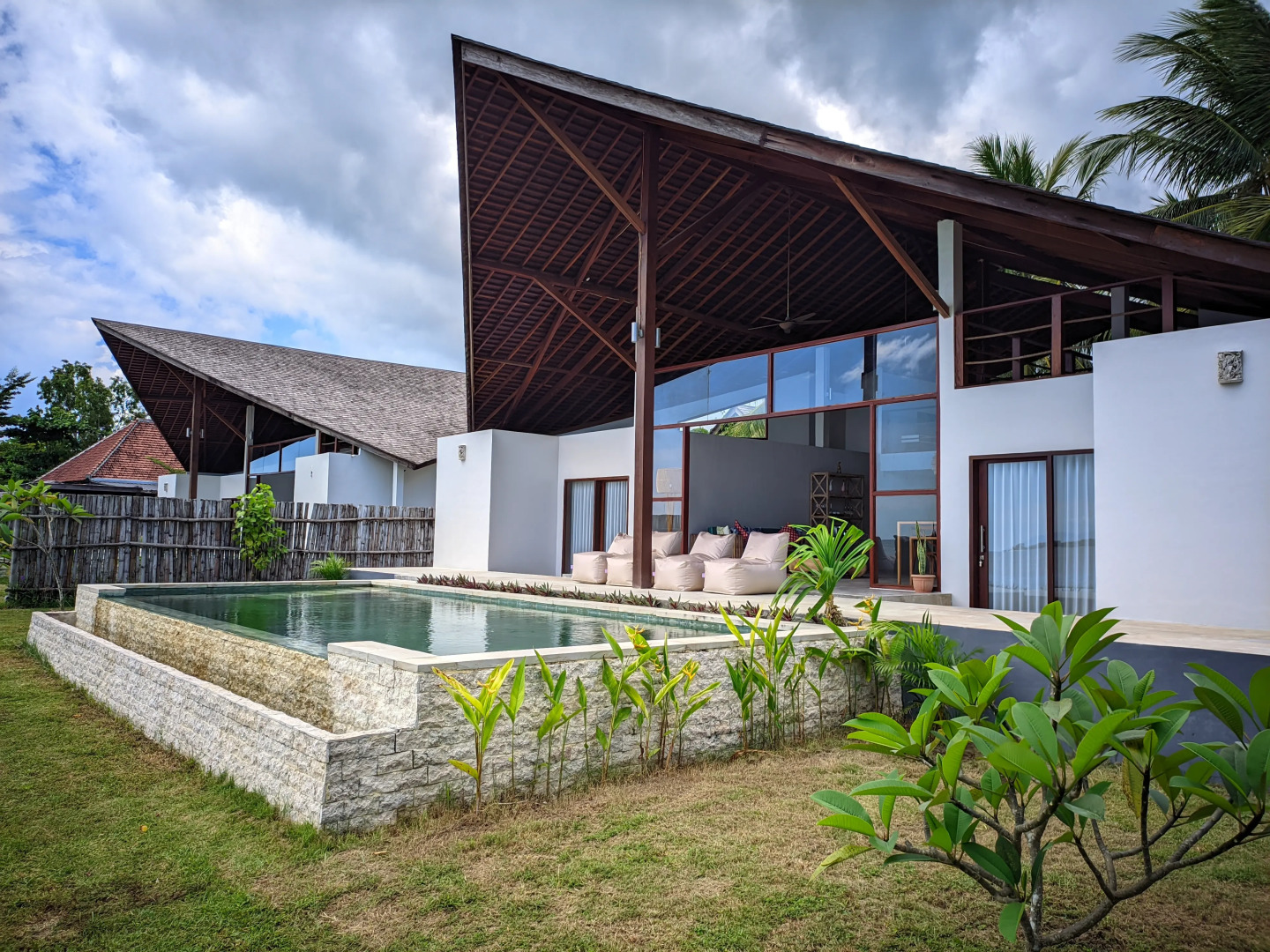 Отель The Club Villas Lombok