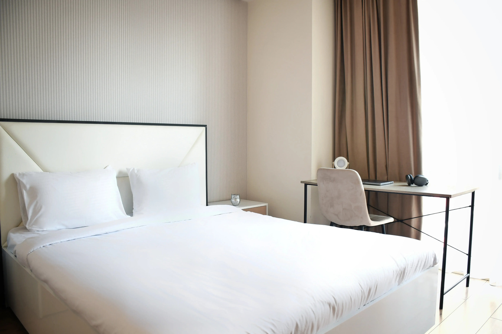 Апартаменты Stylish Gem Steps to Republic Square