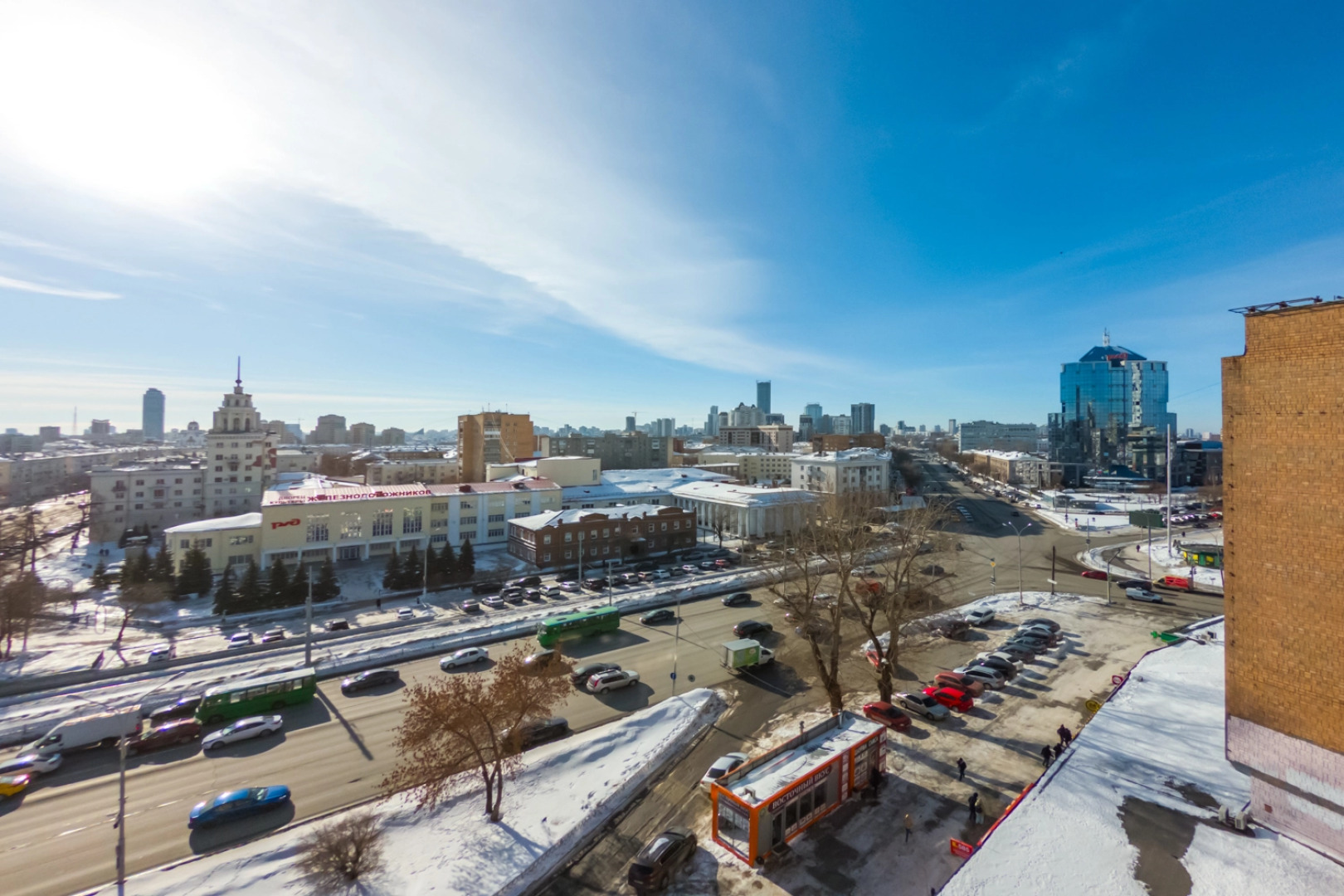 Апартаменты с балконом на Челюскинцев 21