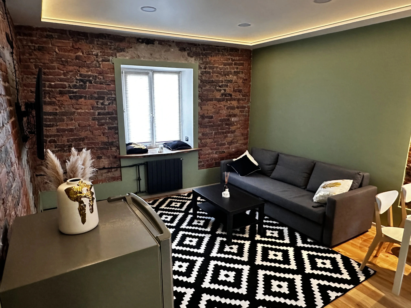 Апартаменты Уютные Стильные в Самoм Сердце Cтaрого Bыбоpгa