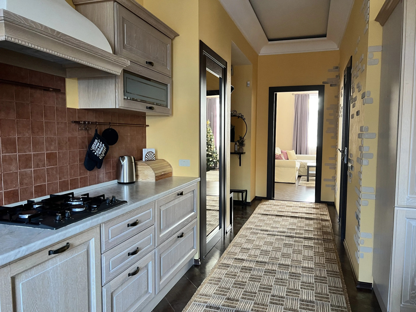 Квартира Просторная Двухкомнатная в Центре Города