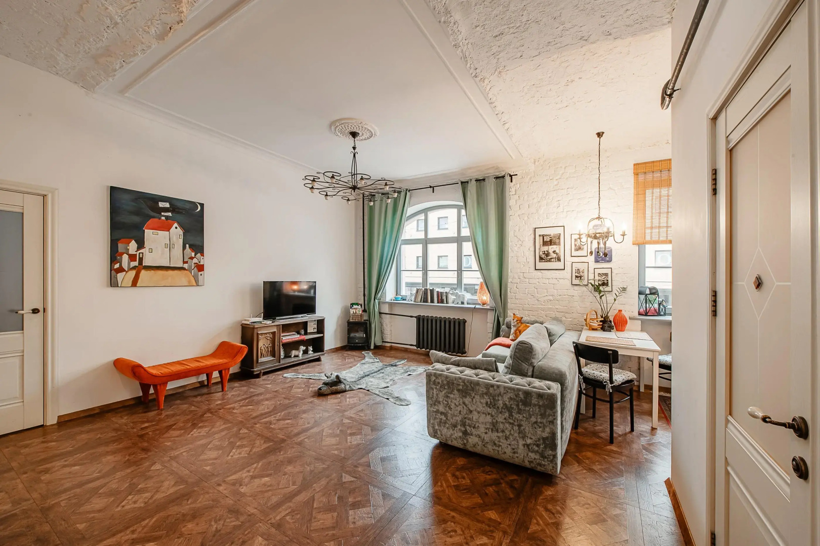 Апартаменты Студия с отдельной спальней в районе вокзала