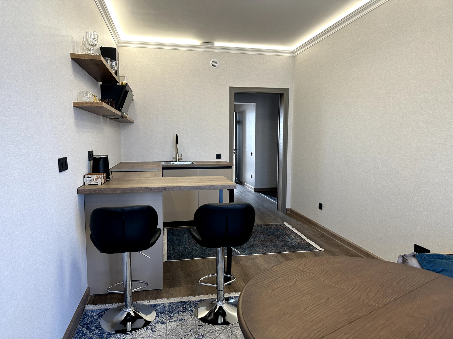 Апартаменты "Эленика" Двухкомнатая квартира в Махачкале с видом на озеро и мечеть