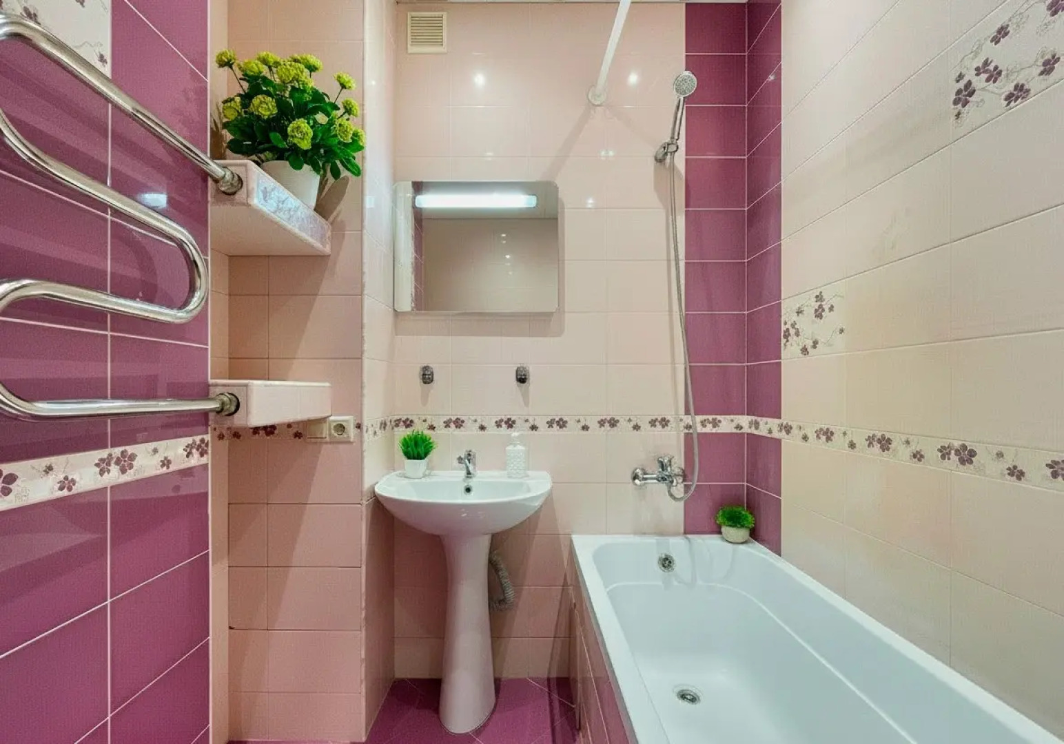 Апартаменты Шикарная двухкомнатная квартира с раздельными комнатами и балконом