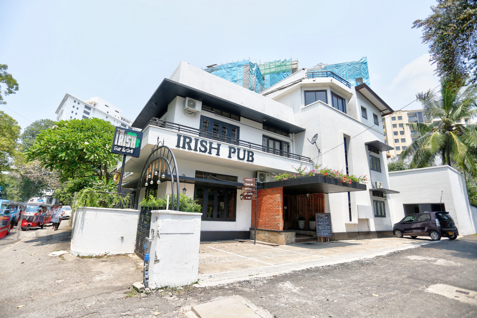 Отель Yoho Rooms The Irish