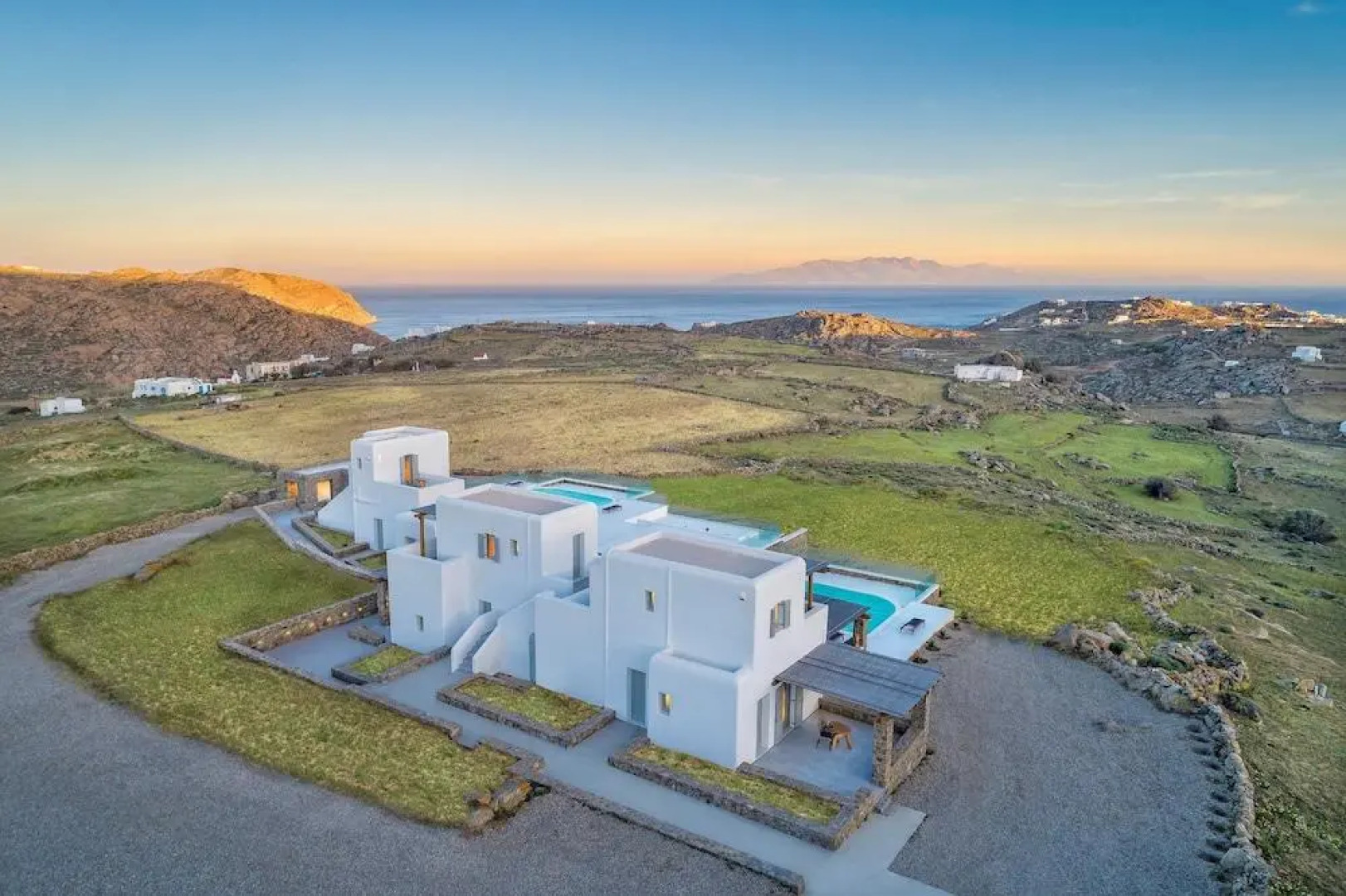 Отель Legendary Suites